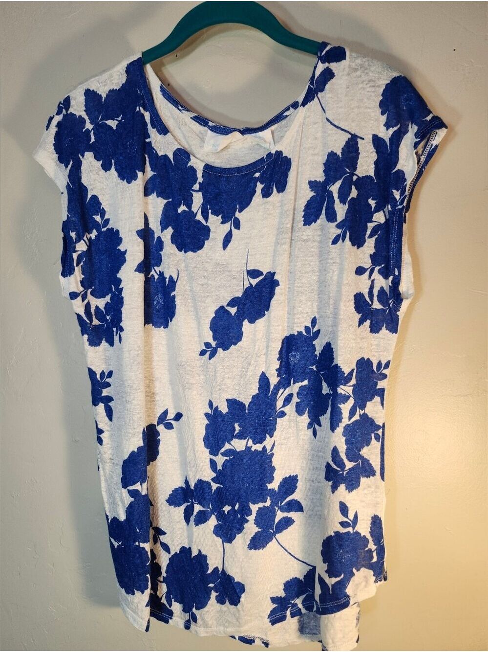 Cynthia Rowley White Tee with Royal Blue Floral Print 100% Linen